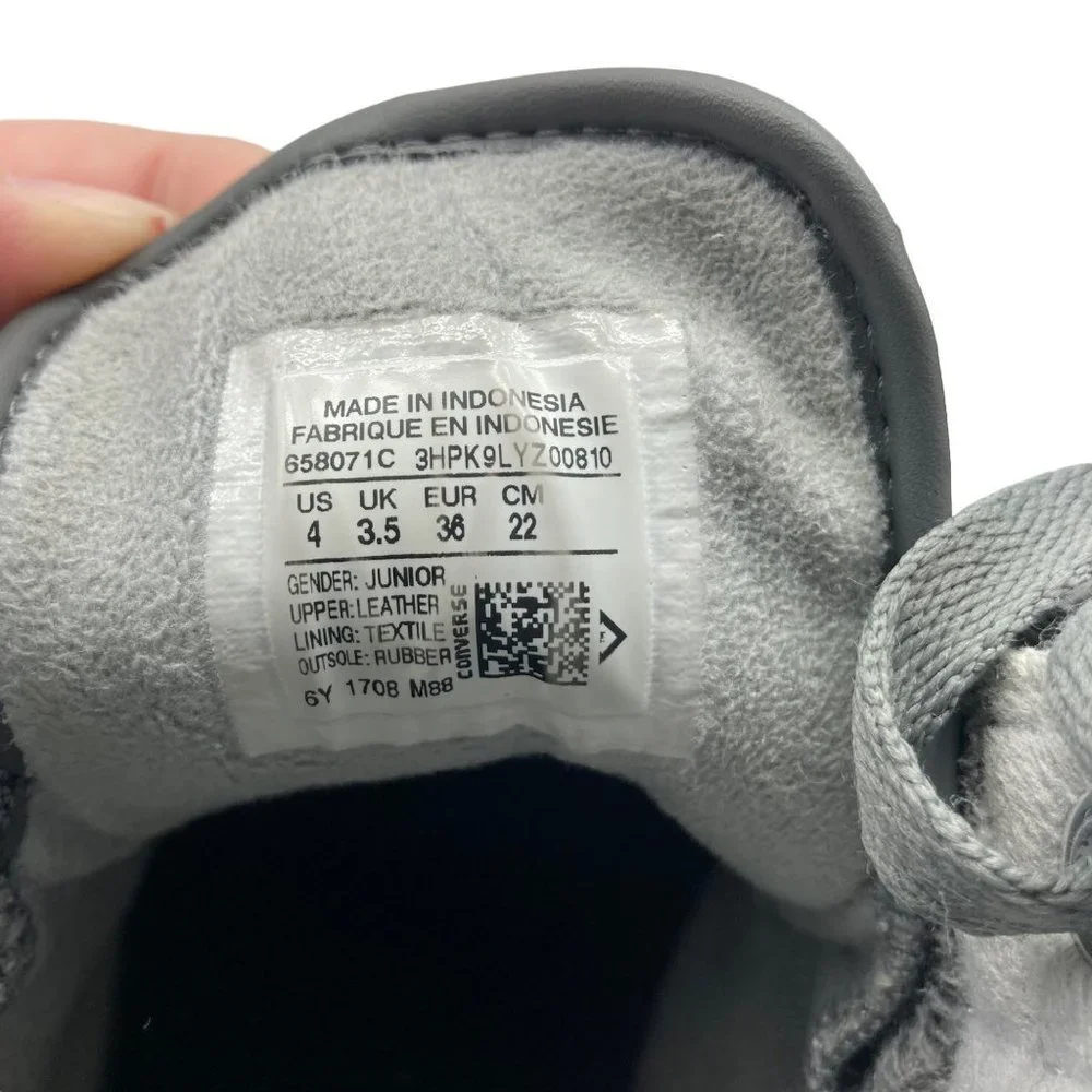 Converse Chuck Taylor All Star Kids Junior Size 4‎ Gray Leather High Top Sneaker